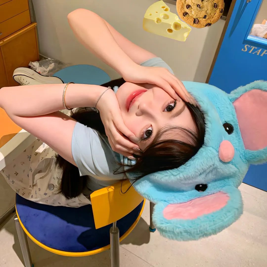 当她换上泳衣